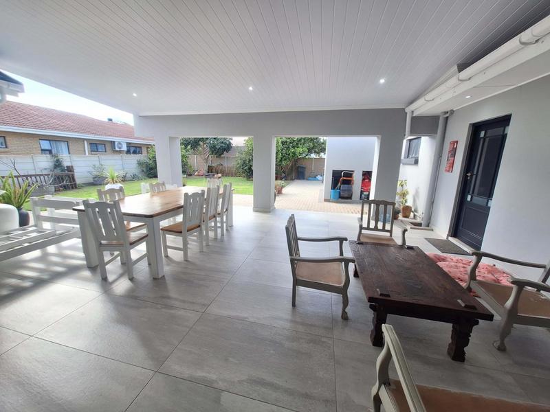 5 Bedroom Property for Sale in Reebok Western Cape